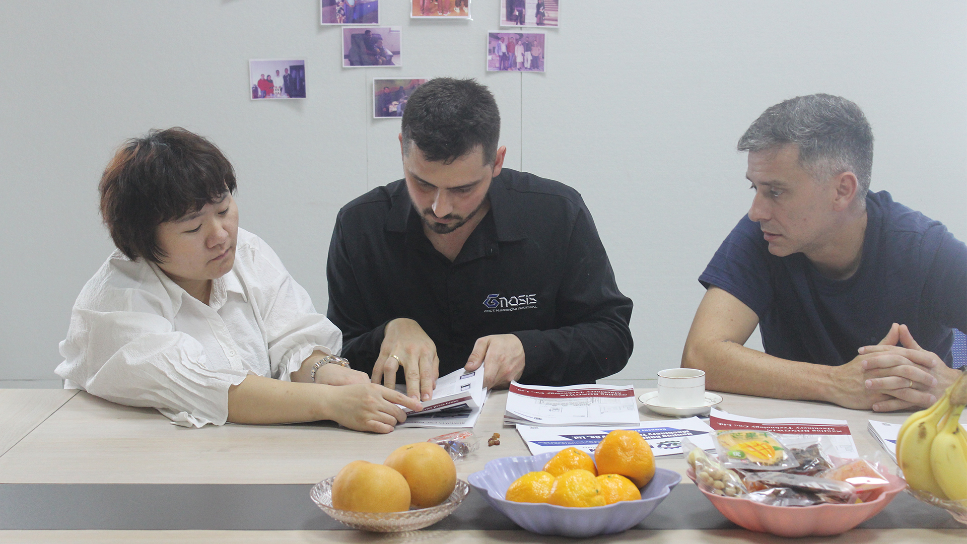 Boas-vindas e Cooperação: Ressaltamos que as visitas dos clientes representam a confiança e a intenção de cooperação de ambas as partes e convidamos os clientes a conhecerem melhor a capacidade de produção da empresa.